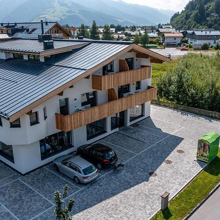Tevini Boutique Suites By We Rent Zell am See Exteriör bild