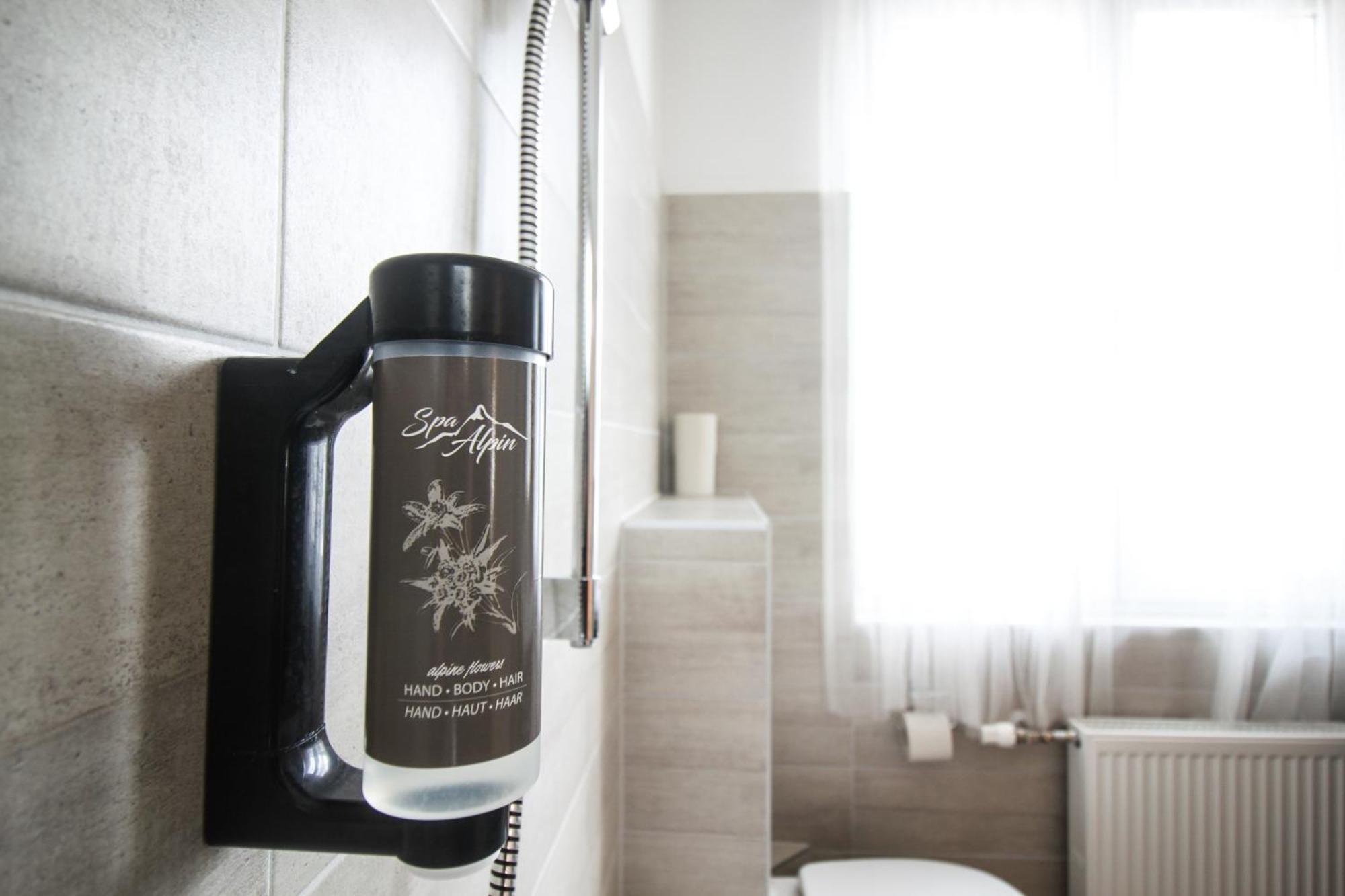 Tevini Boutique Suites By We Rent Zell am See Exteriör bild