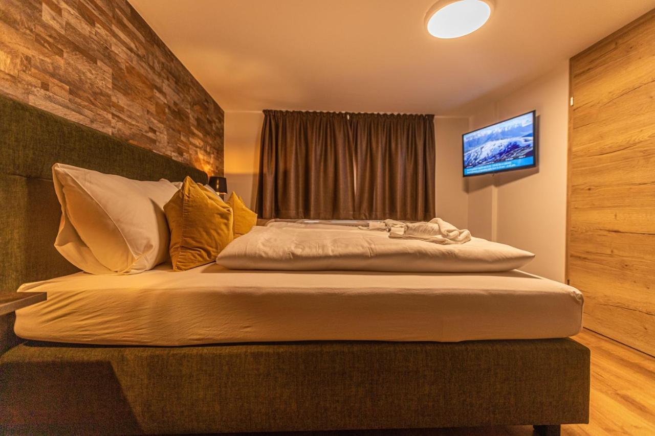 Tevini Boutique Suites By We Rent Zell am See Exteriör bild