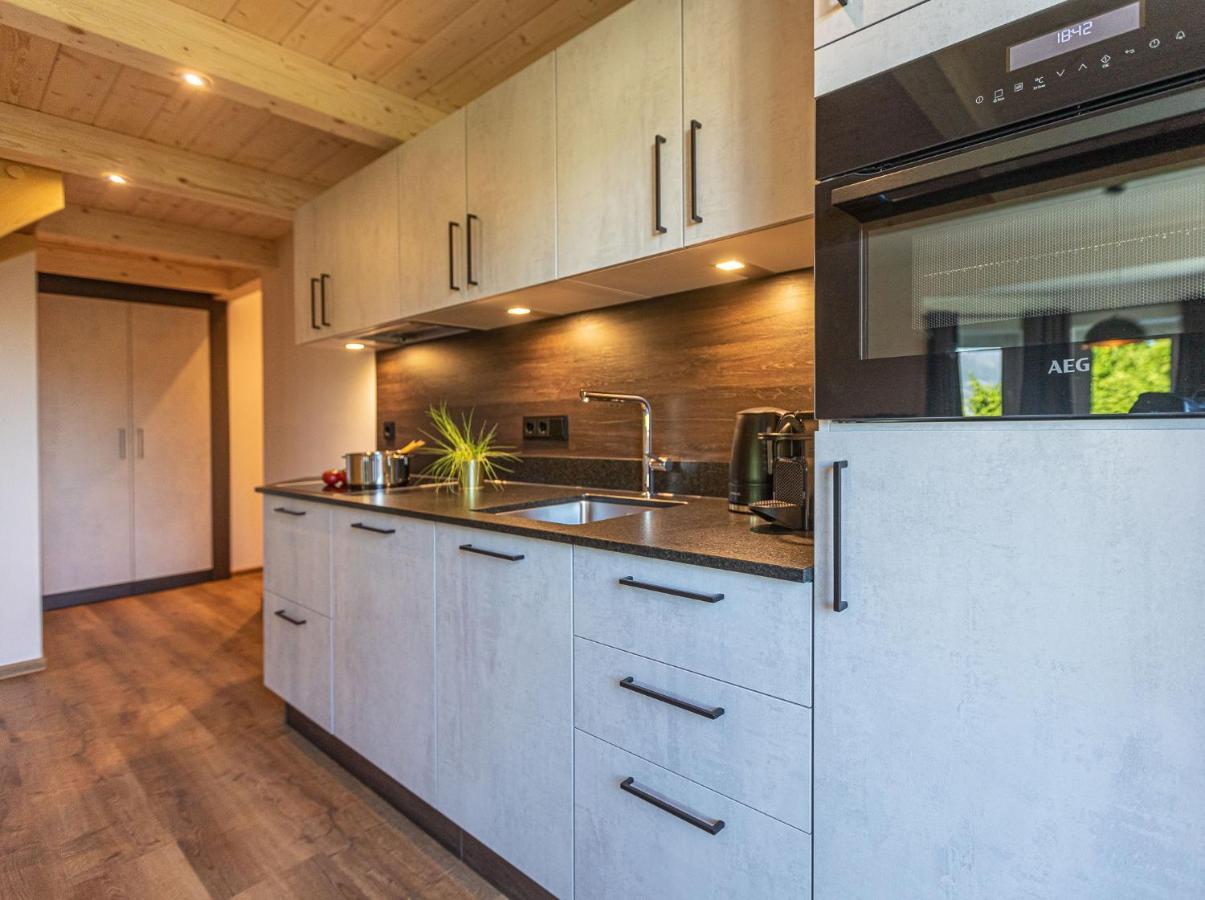 Tevini Boutique Suites By We Rent Zell am See Exteriör bild