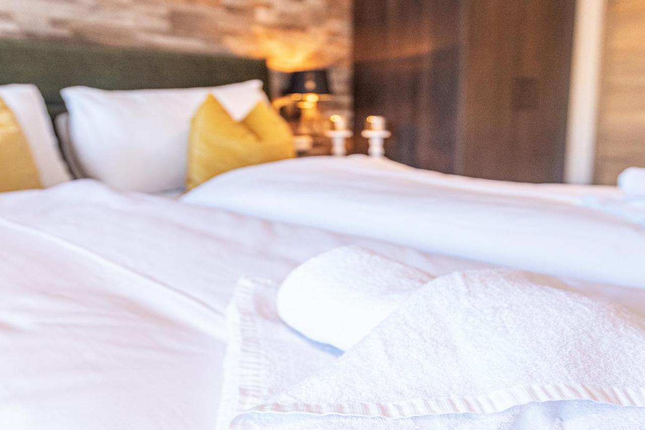 Tevini Boutique Suites By We Rent Zell am See Exteriör bild