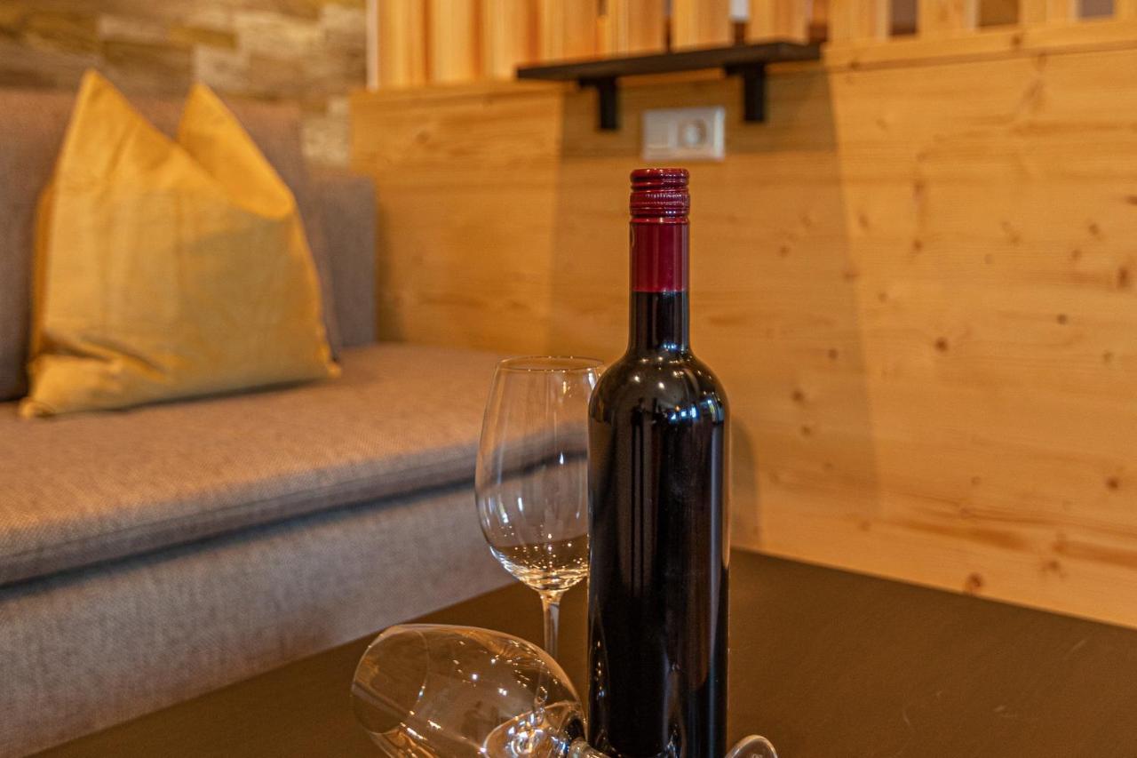 Tevini Boutique Suites By We Rent Zell am See Exteriör bild