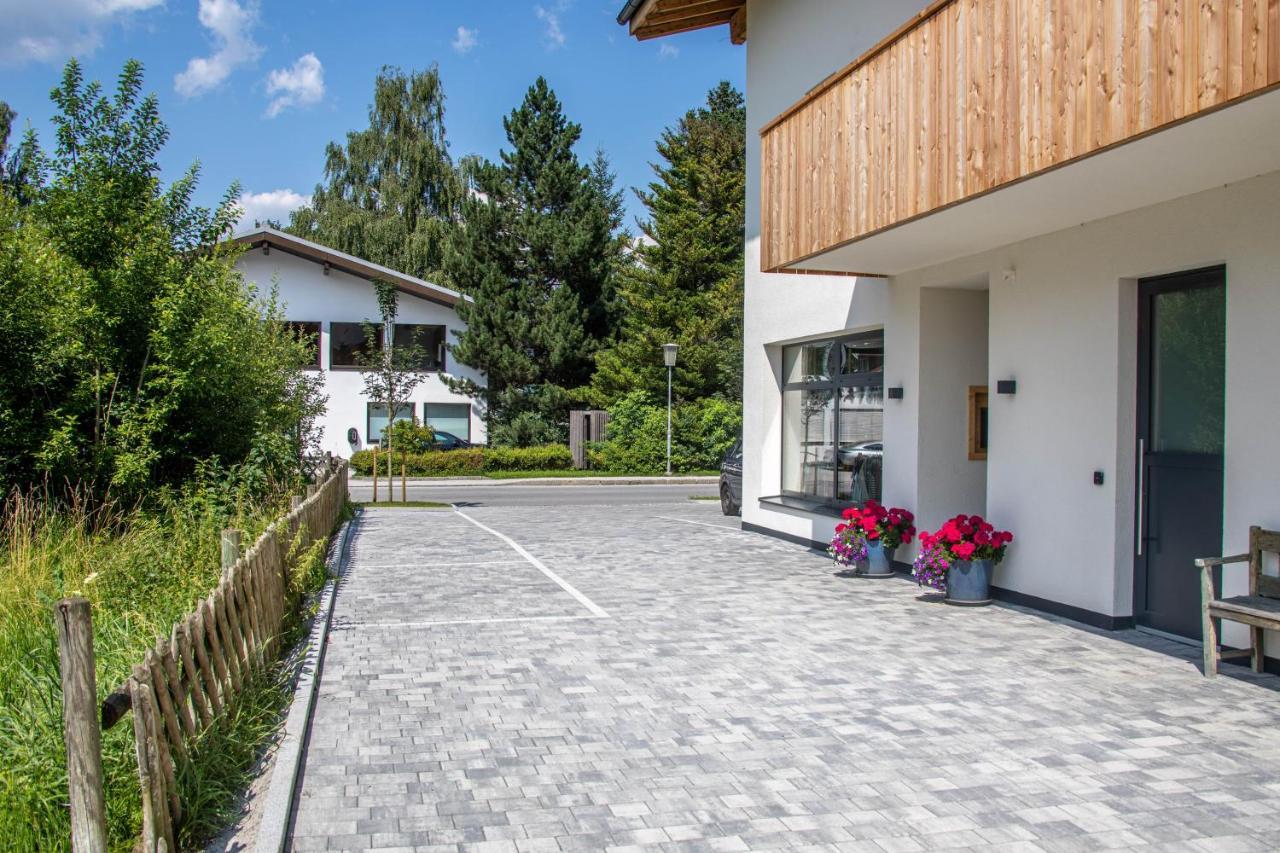 Tevini Boutique Suites By We Rent Zell am See Exteriör bild
