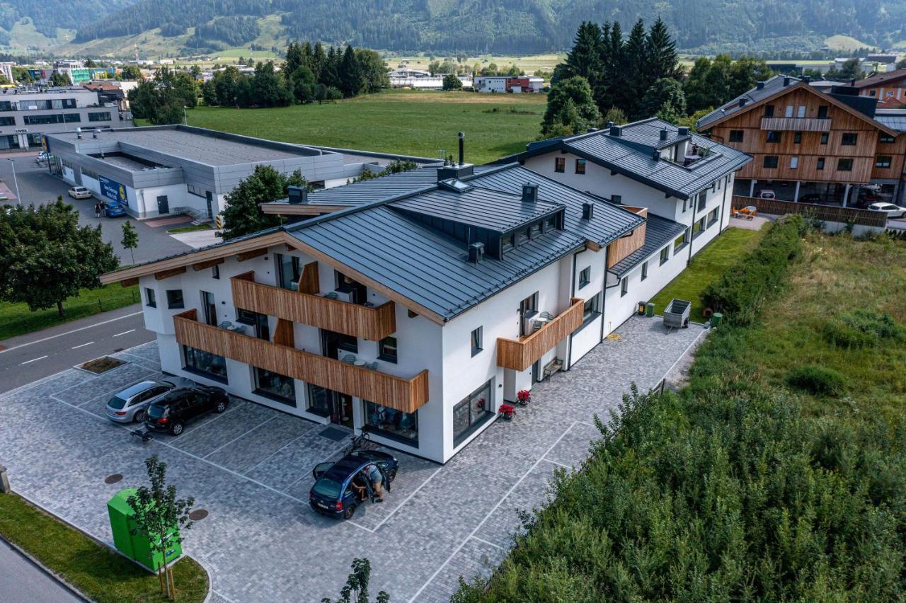 Tevini Boutique Suites By We Rent Zell am See Exteriör bild
