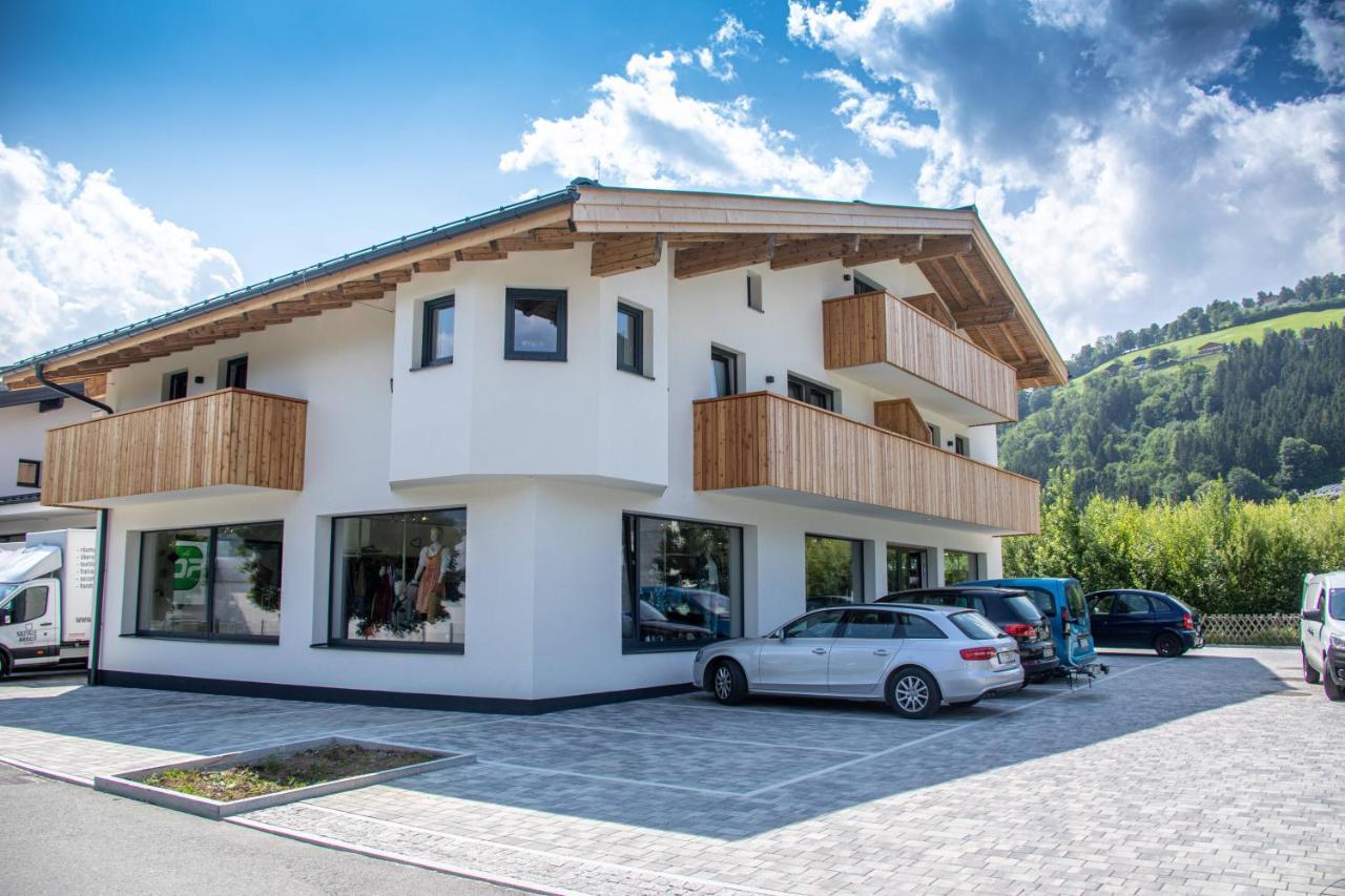 Tevini Boutique Suites By We Rent Zell am See Exteriör bild