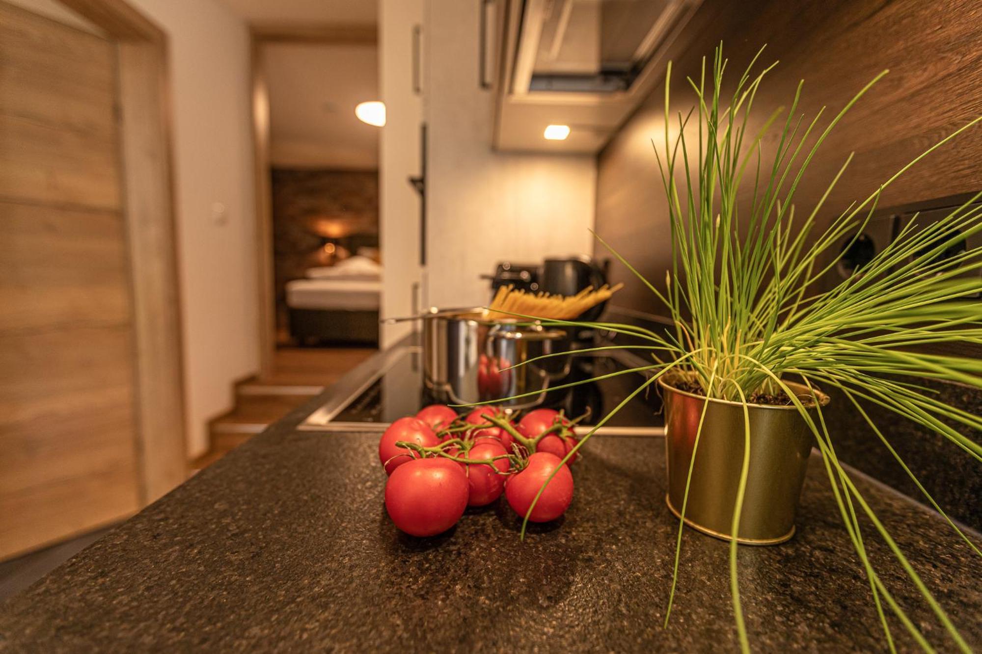 Tevini Boutique Suites By We Rent Zell am See Rum bild