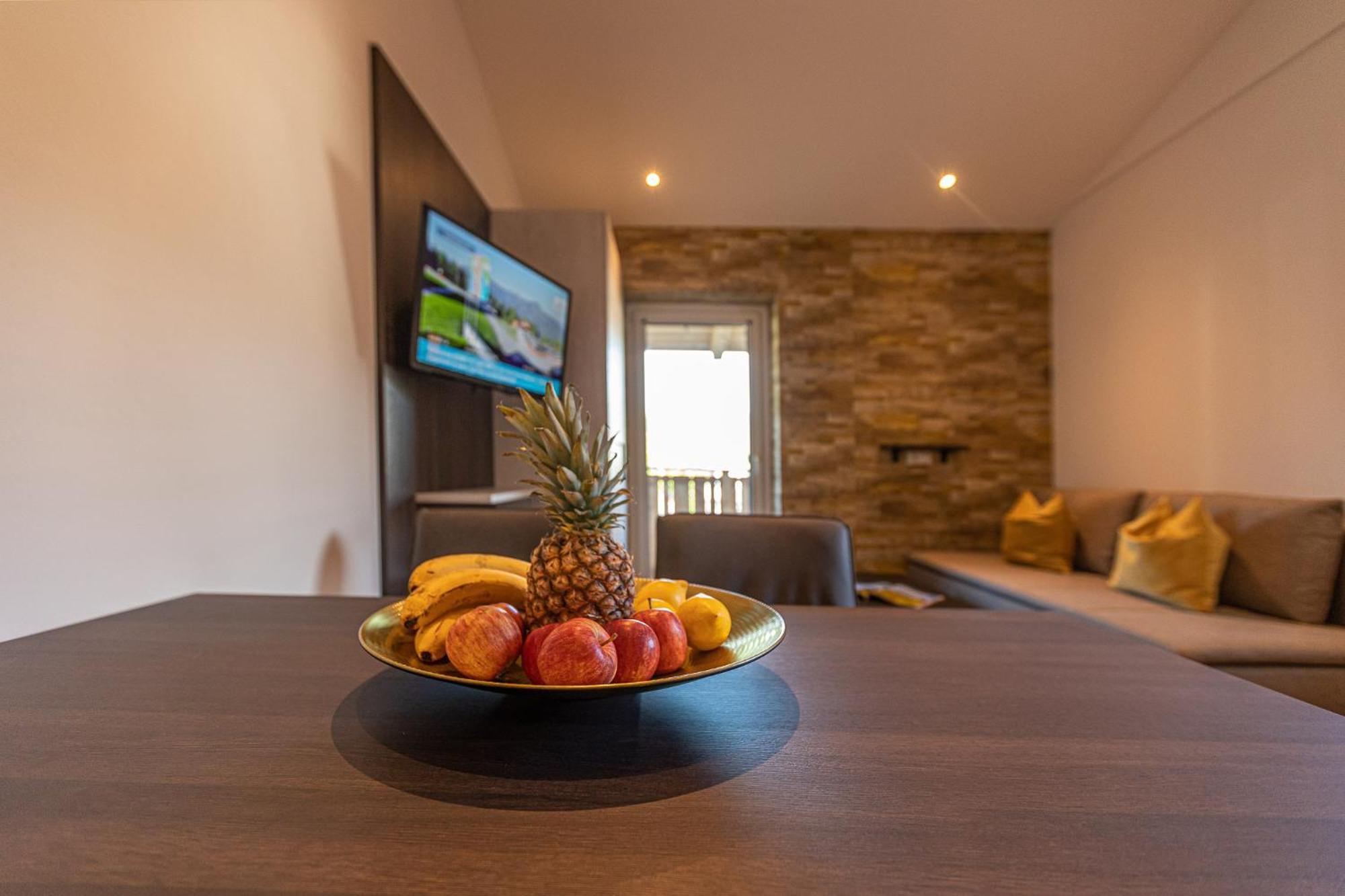 Tevini Boutique Suites By We Rent Zell am See Rum bild